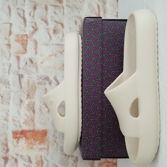 New Tory Burch Shower Slides - Picture 4 of 9